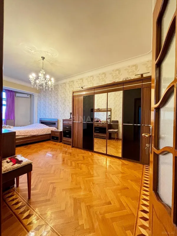 Satılır 3 otaqlı mənzil 167.7 m²