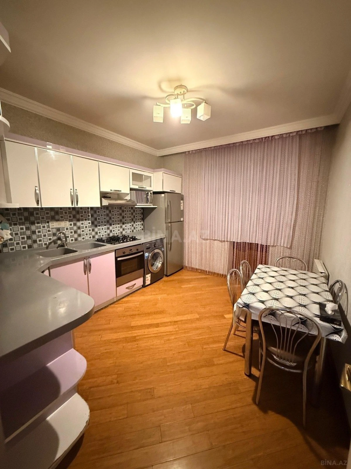 Kirayə verilir 2 otaqlı mənzil 68 m²