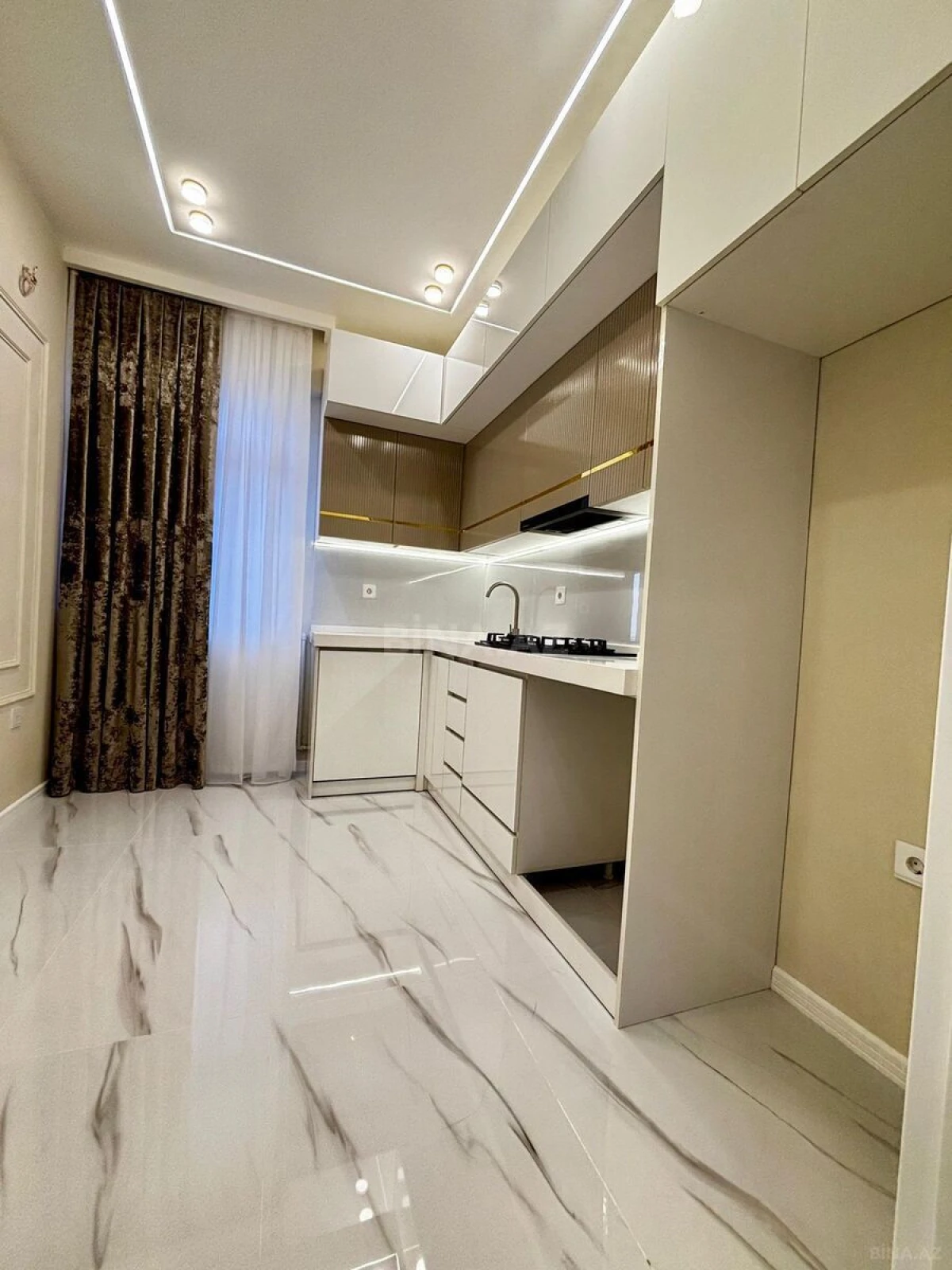 Satılır 2 otaqlı mənzil 70 m²