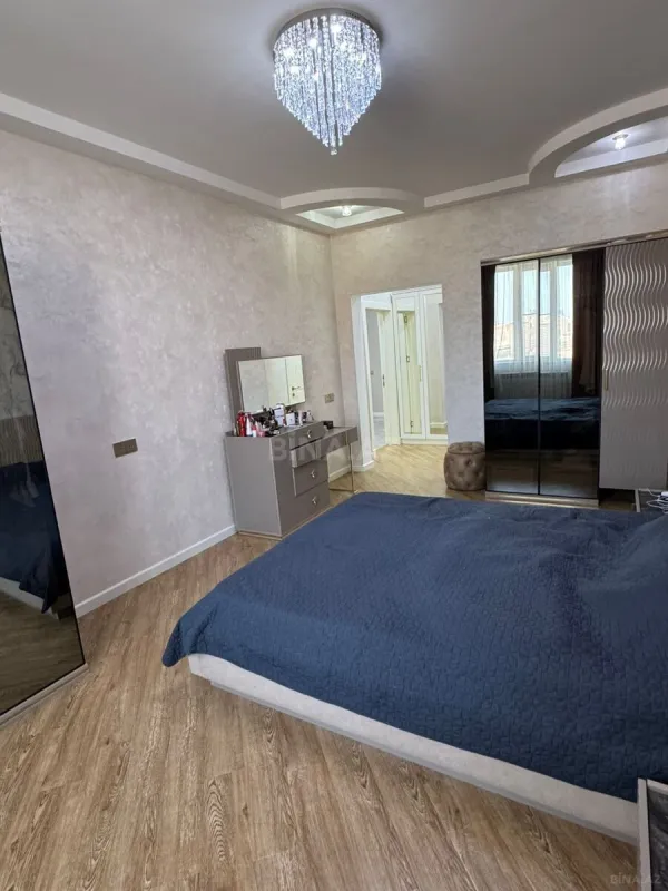 Satılır 4 otaqlı mənzil 184 m²