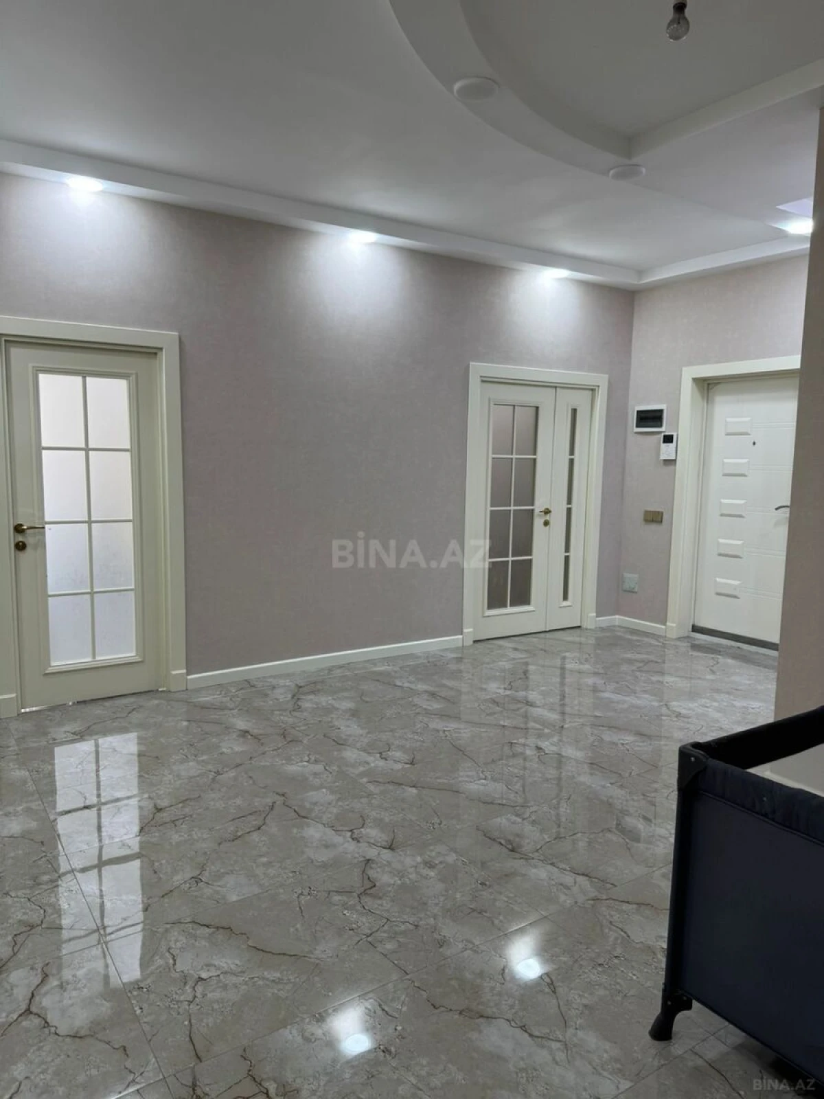 Satılır 4 otaqlı mənzil 184 m²