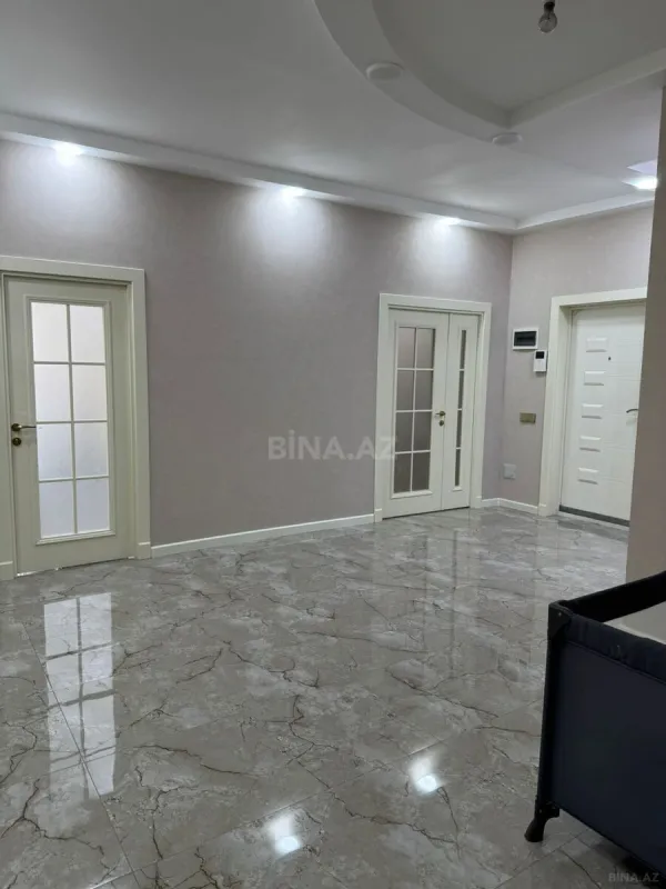 Satılır 4 otaqlı mənzil 184 m²