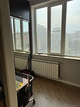 Satılır 4 otaqlı mənzil 184 m²