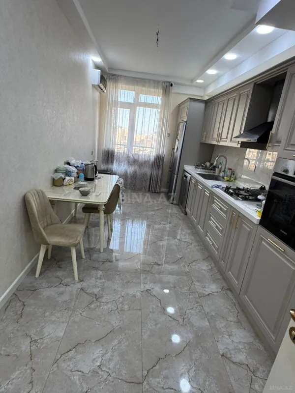 Satılır 4 otaqlı mənzil 184 m²