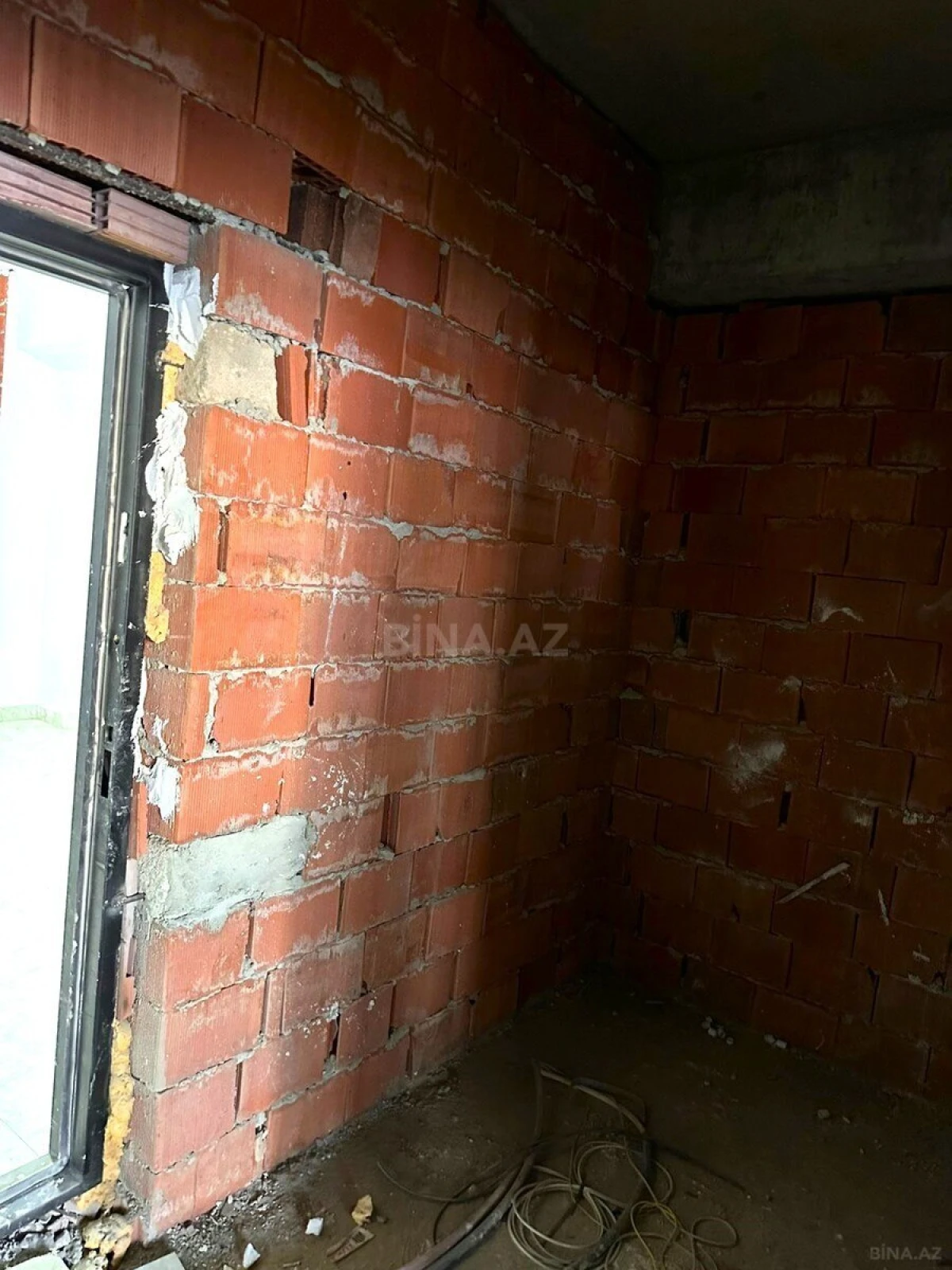 Satılır 3 otaqlı mənzil 109 m²