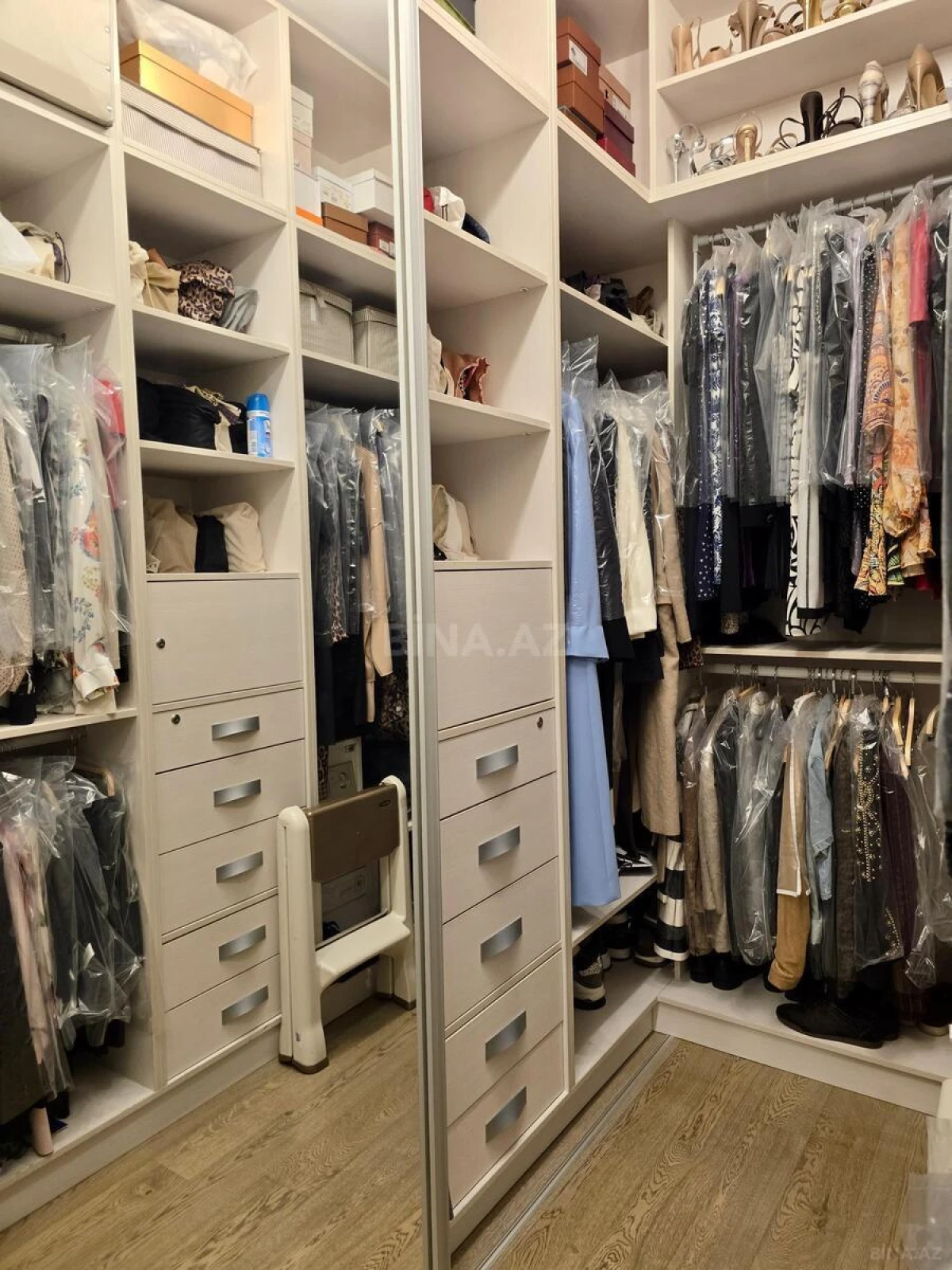 Satılır 4 otaqlı mənzil 170.7 m²