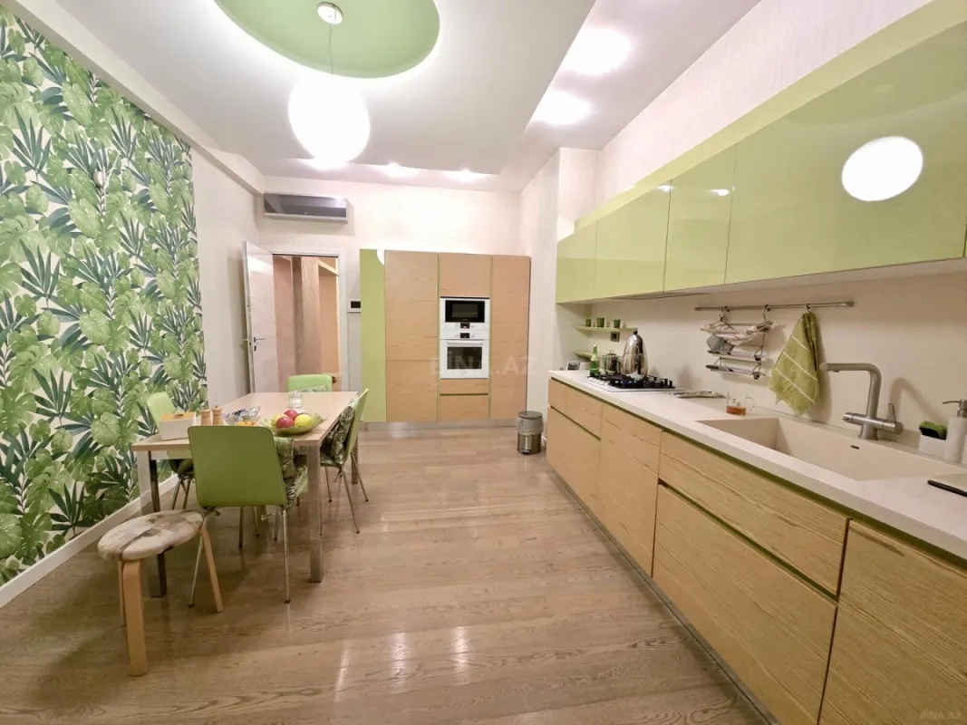 Satılır 4 otaqlı mənzil 170.7 m²