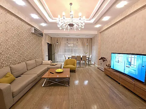 Satılır 4 otaqlı mənzil 170.7 m²