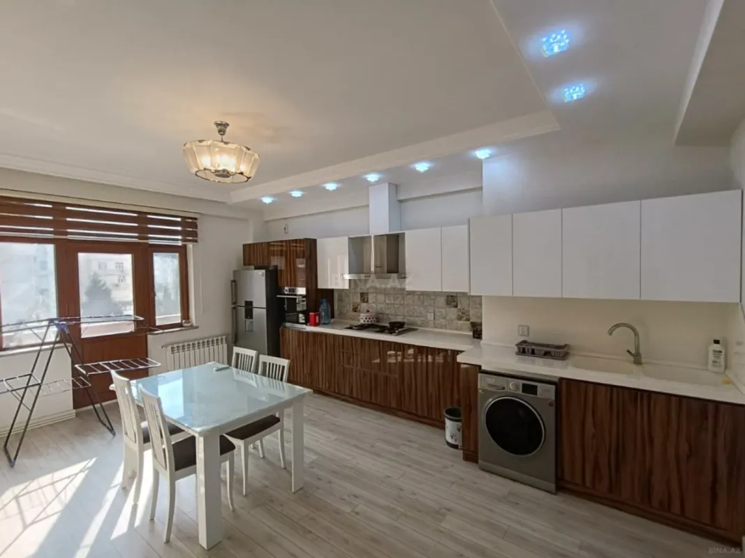 Kirayə verilir 3 otaqlı mənzil 145 m²