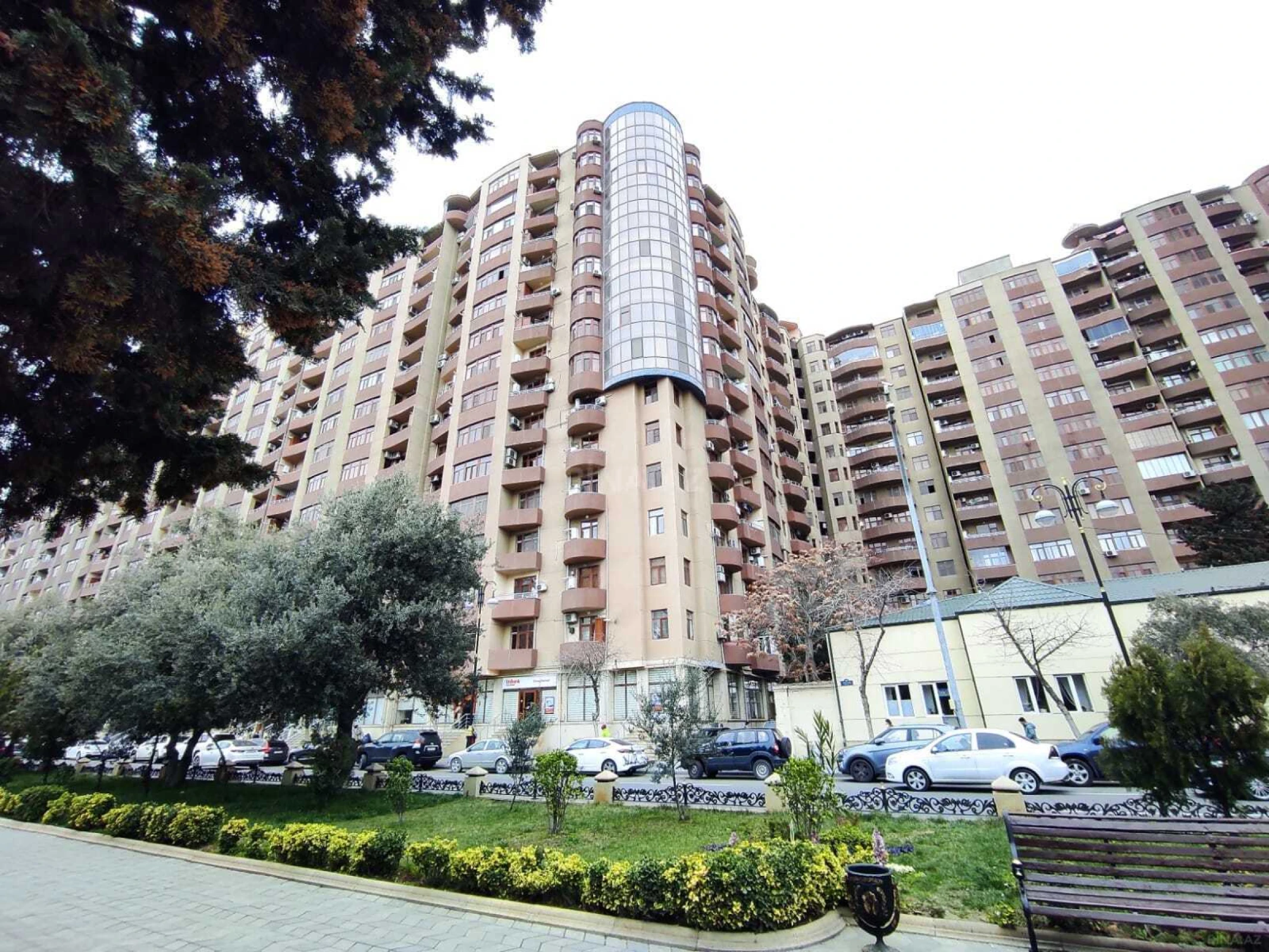 Kirayə verilir 3 otaqlı mənzil 145 m²