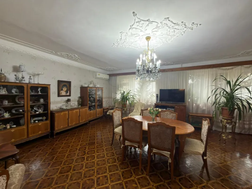 Satılır 4 otaqlı mənzil 110 m²