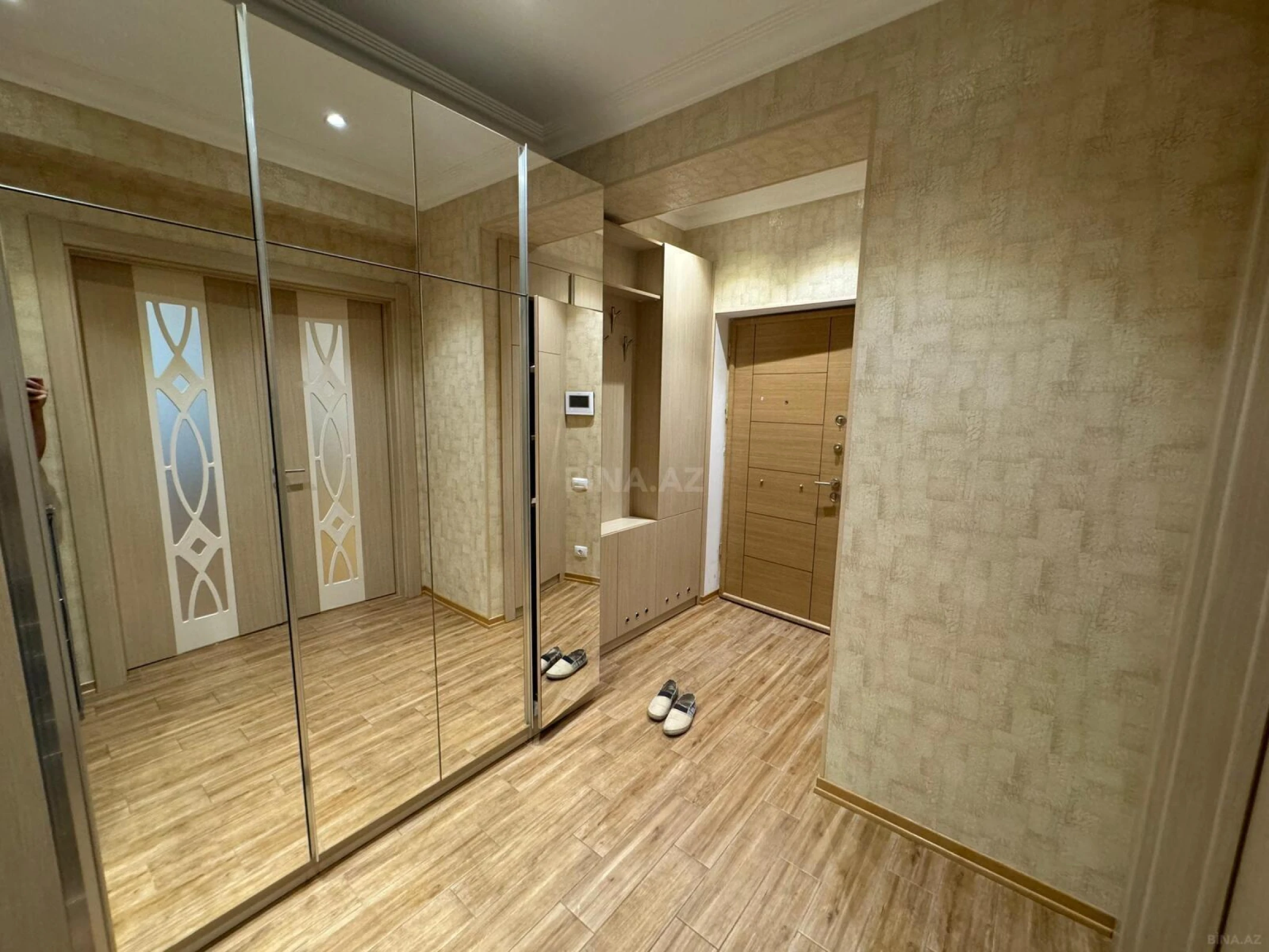 Kirayə verilir 2 otaqlı mənzil 100 m²