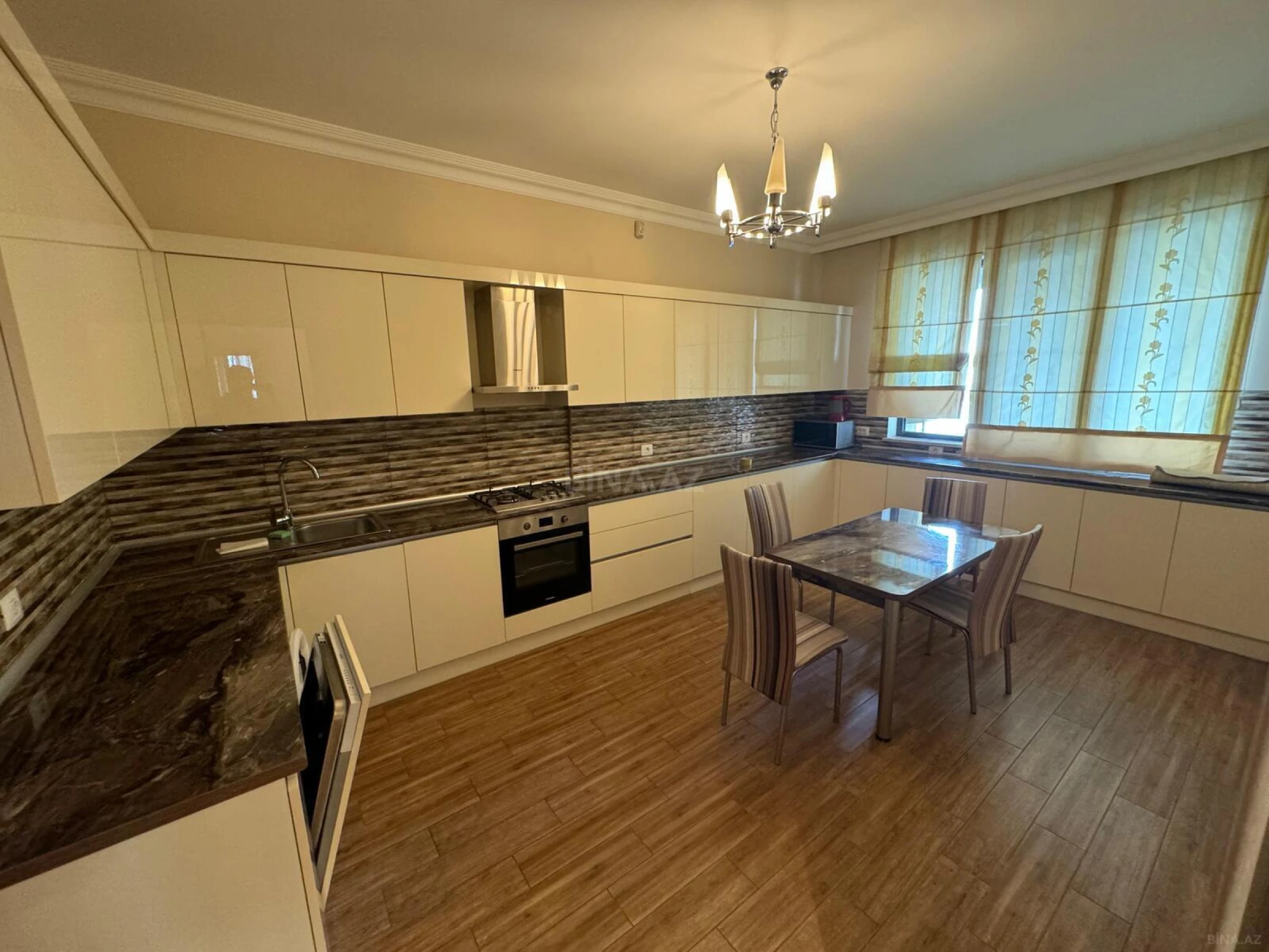Kirayə verilir 2 otaqlı mənzil 100 m²