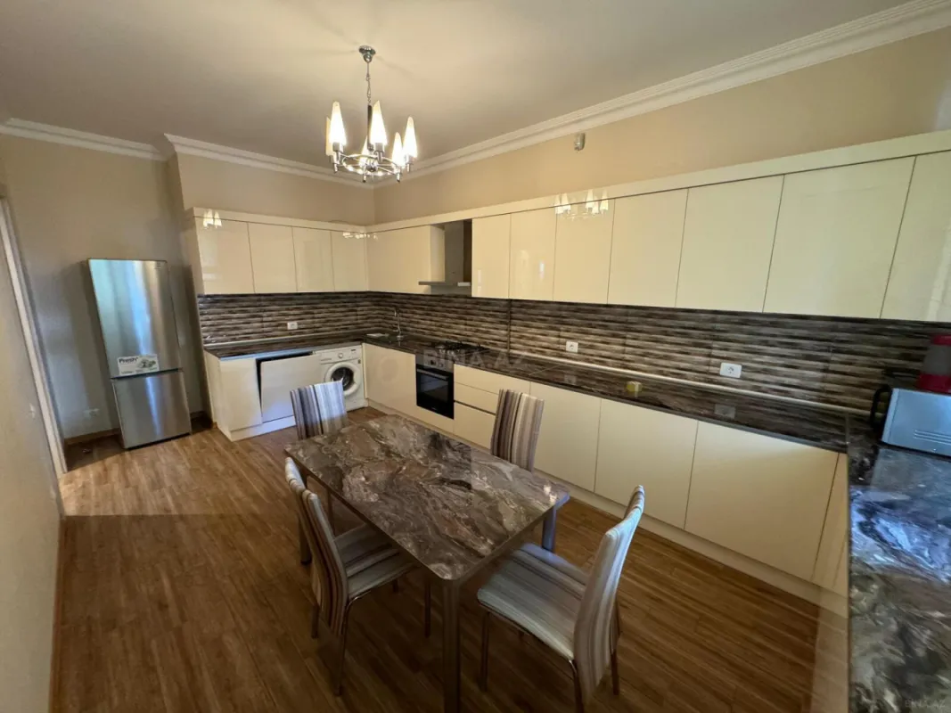 Kirayə verilir 2 otaqlı mənzil 100 m²