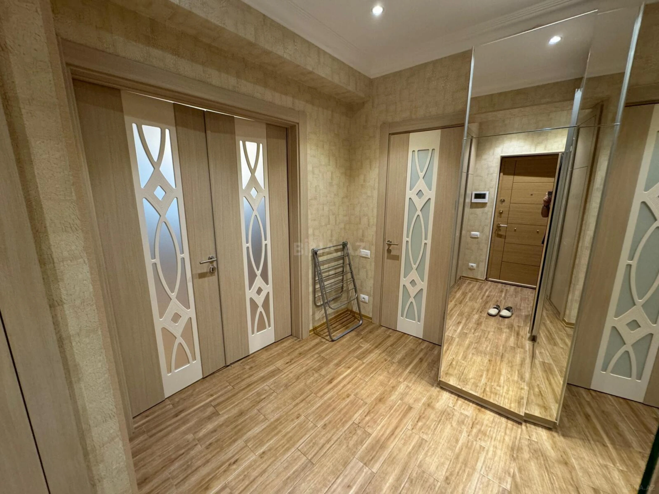 Kirayə verilir 2 otaqlı mənzil 100 m²