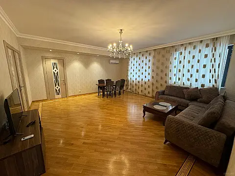Kirayə verilir 2 otaqlı mənzil 100 m²