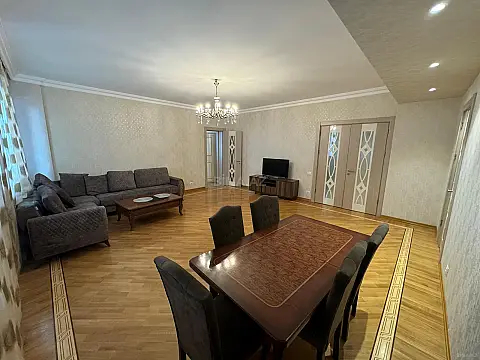Kirayə verilir 2 otaqlı mənzil 100 m²