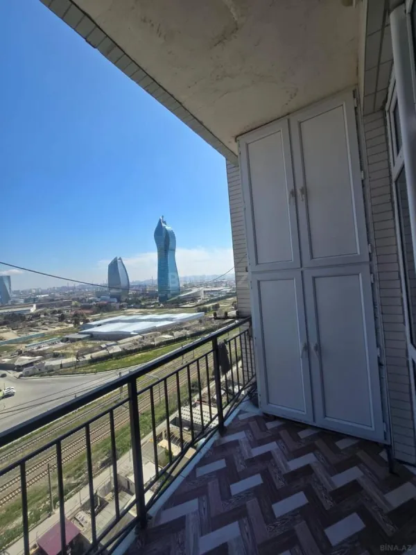 Satılır 3 otaqlı mənzil 126 m²