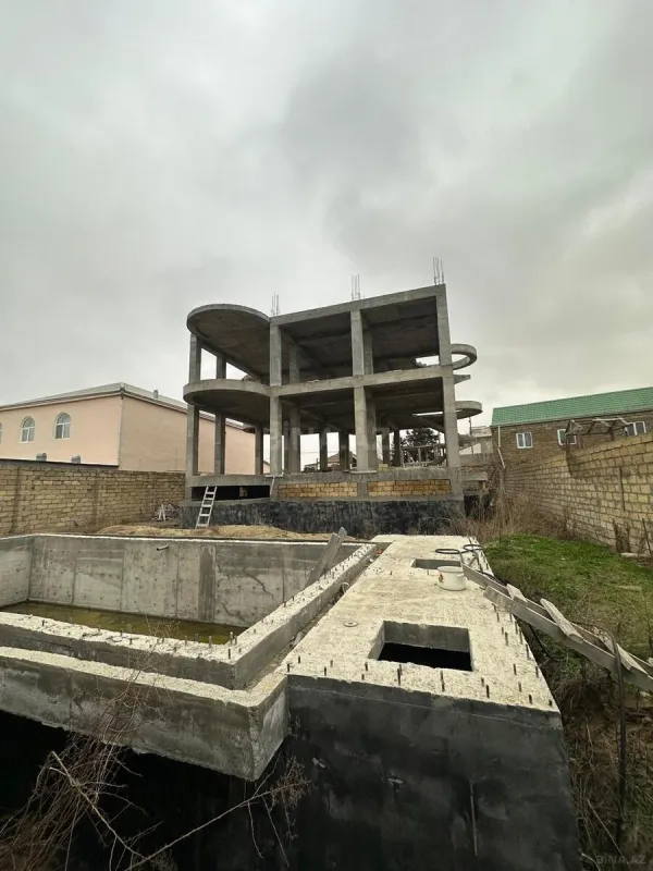 Satılır 7 otaqlı həyət evi 470 m²