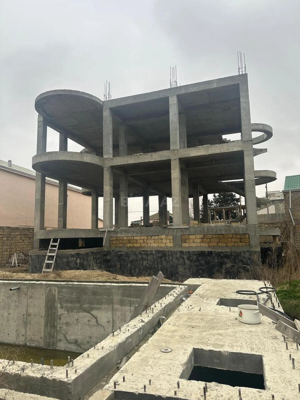 Satılır 7 otaqlı həyət evi 470 m²