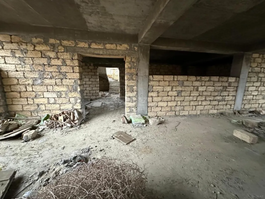 Satılır 7 otaqlı həyət evi 470 m²