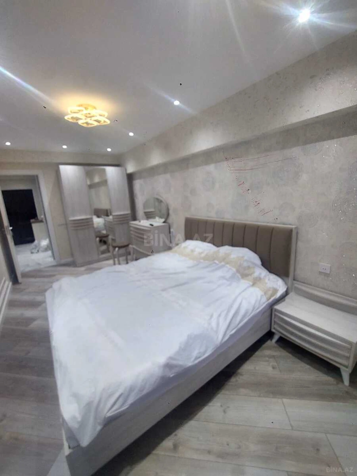 Satılır 2 otaqlı mənzil 65 m²