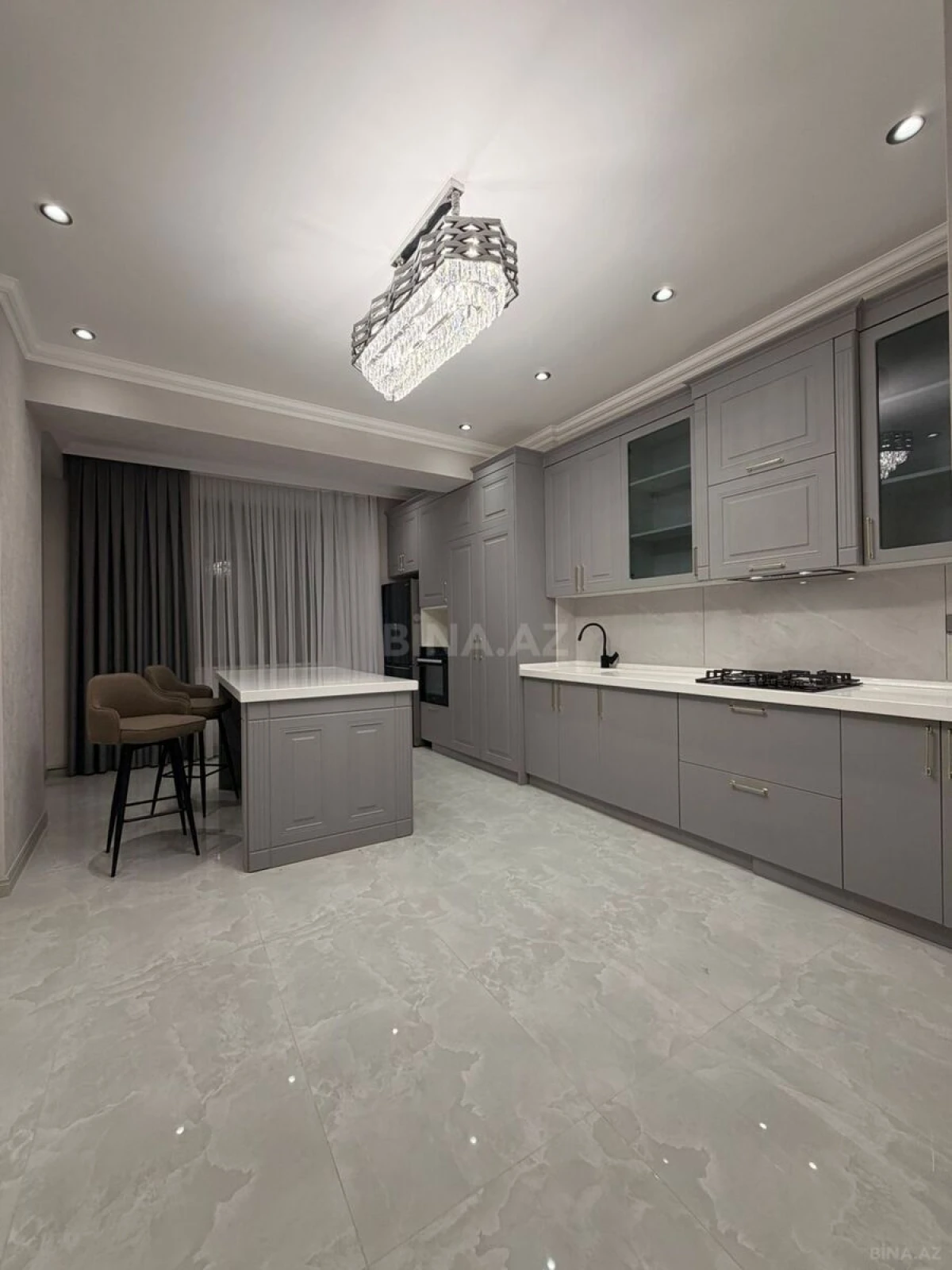 Satılır 3 otaqlı mənzil 138 m²