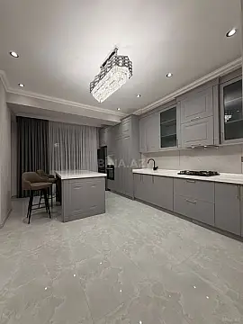 Satılır 3 otaqlı mənzil 138 m²