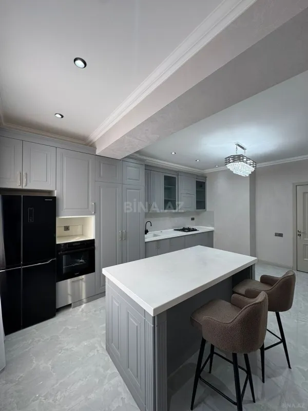 Satılır 3 otaqlı mənzil 138 m²