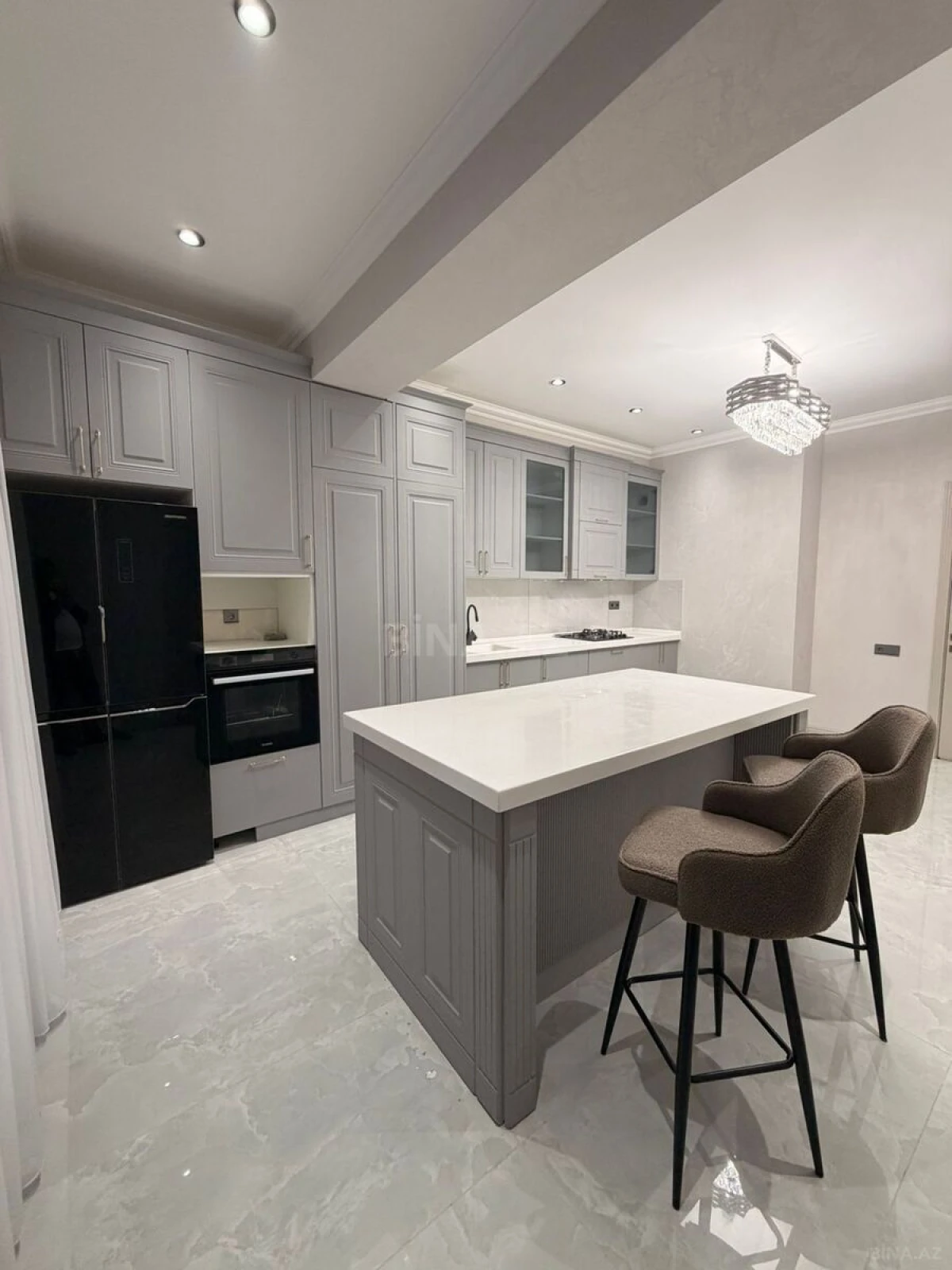 Satılır 3 otaqlı mənzil 138 m²