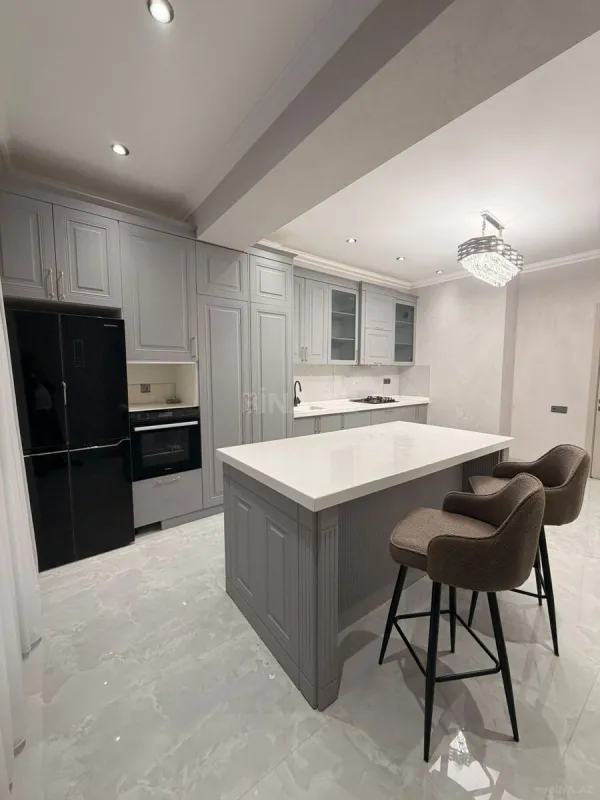 Satılır 3 otaqlı mənzil 138 m²