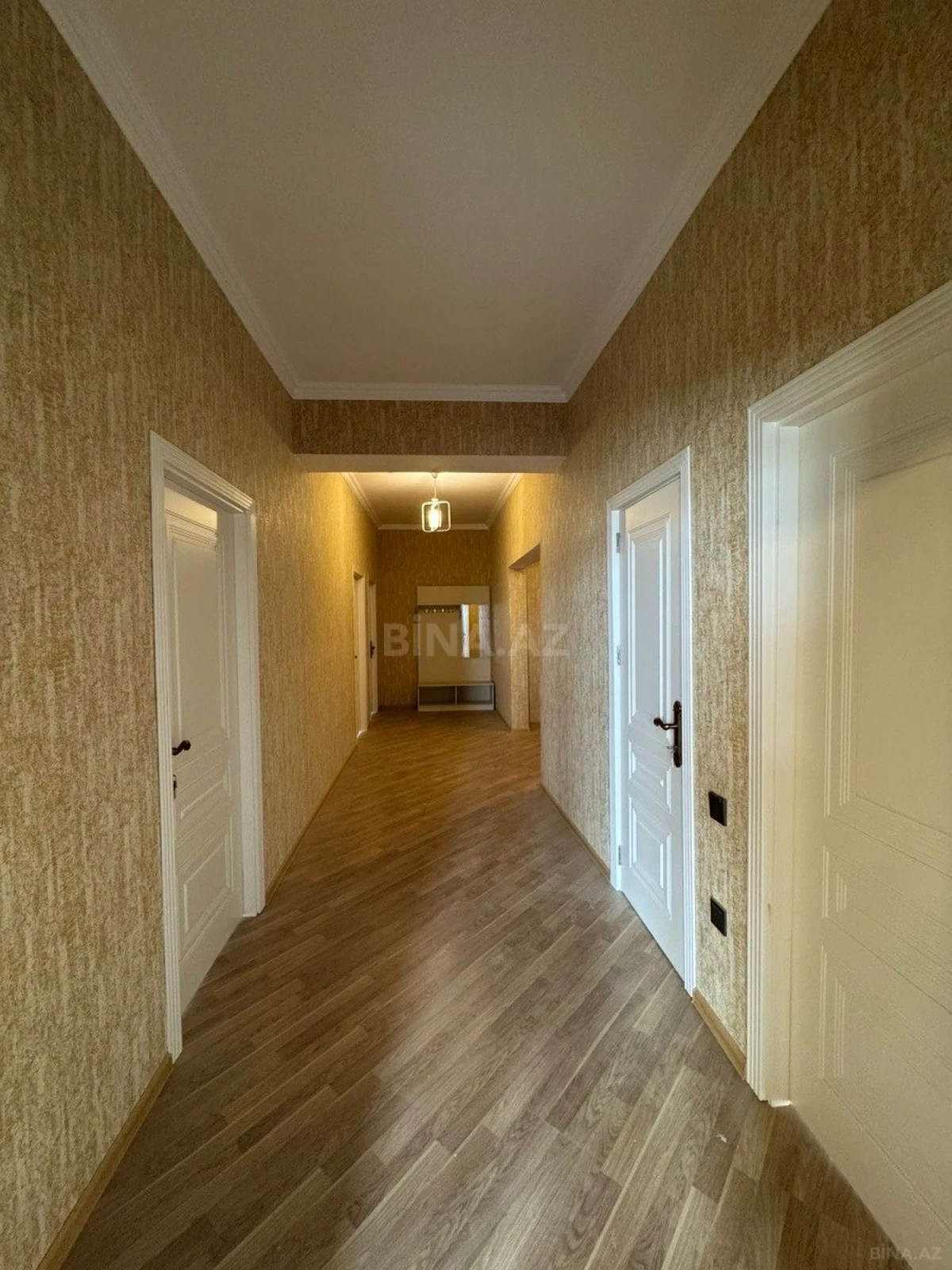 Satılır 4 otaqlı mənzil 134 m²