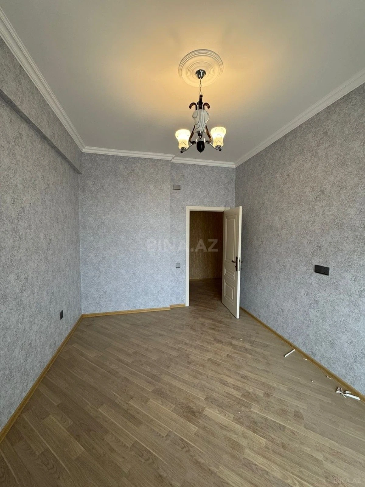 Satılır 4 otaqlı mənzil 134 m²