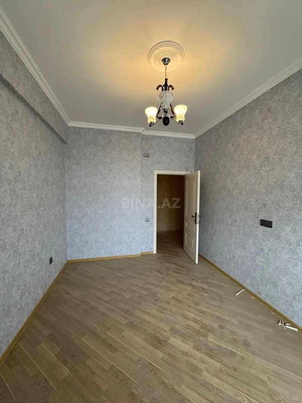 Satılır 4 otaqlı mənzil 134 m²