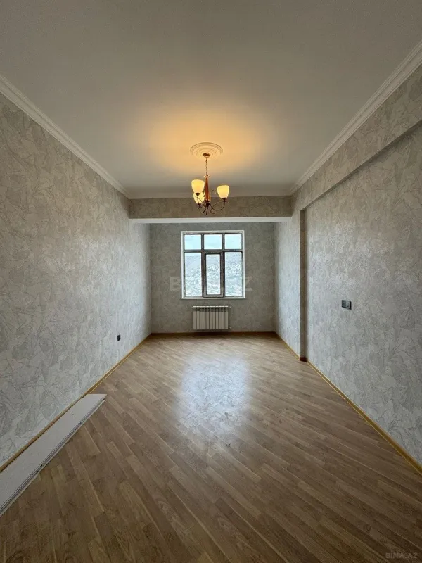 Satılır 4 otaqlı mənzil 134 m²
