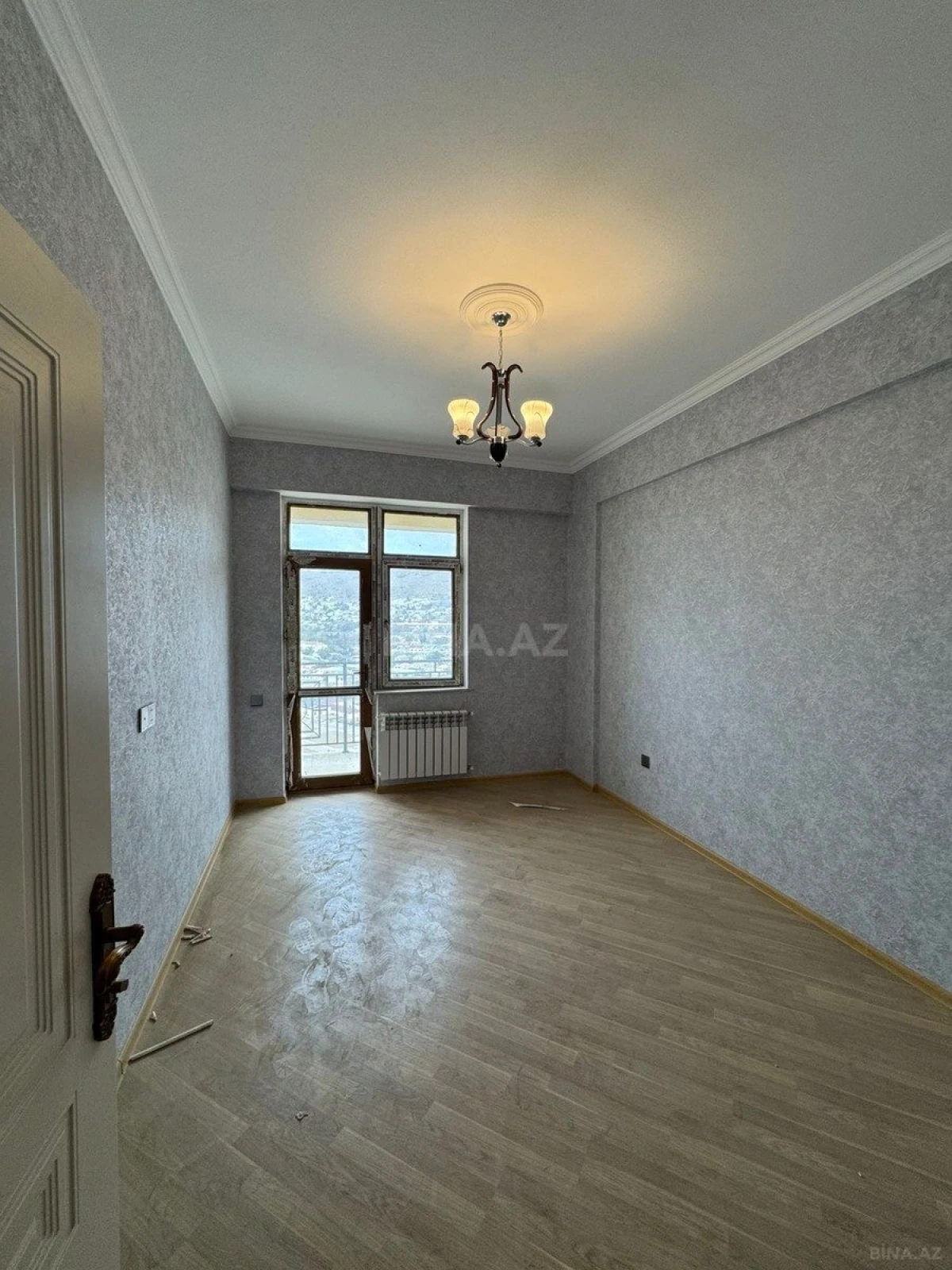 Satılır 4 otaqlı mənzil 134 m²