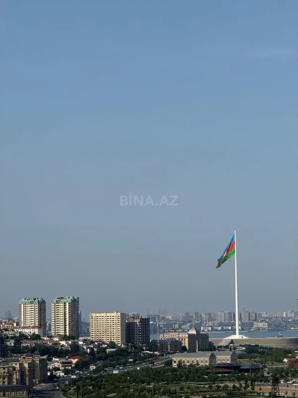 Satılır 4 otaqlı mənzil 134 m²