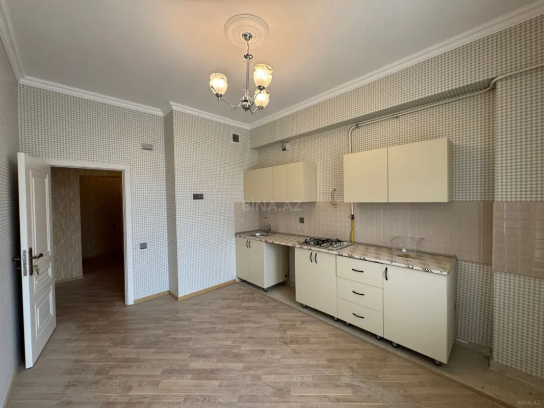 Satılır 4 otaqlı mənzil 134 m²