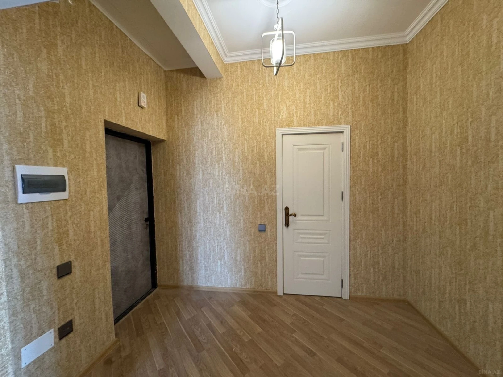 Satılır 4 otaqlı mənzil 134 m²