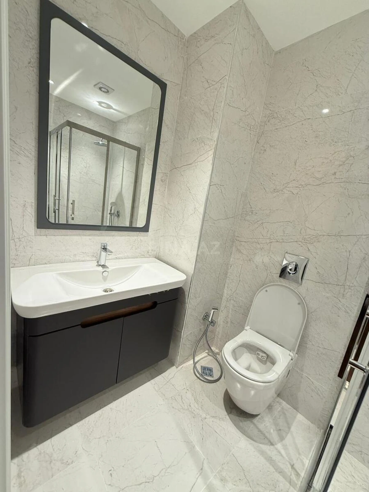 Kirayə verilir 2 otaqlı mənzil 75 m²