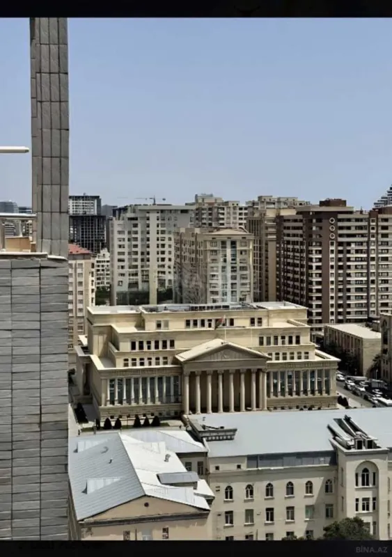 Satılır 3 otaqlı mənzil 130 m²