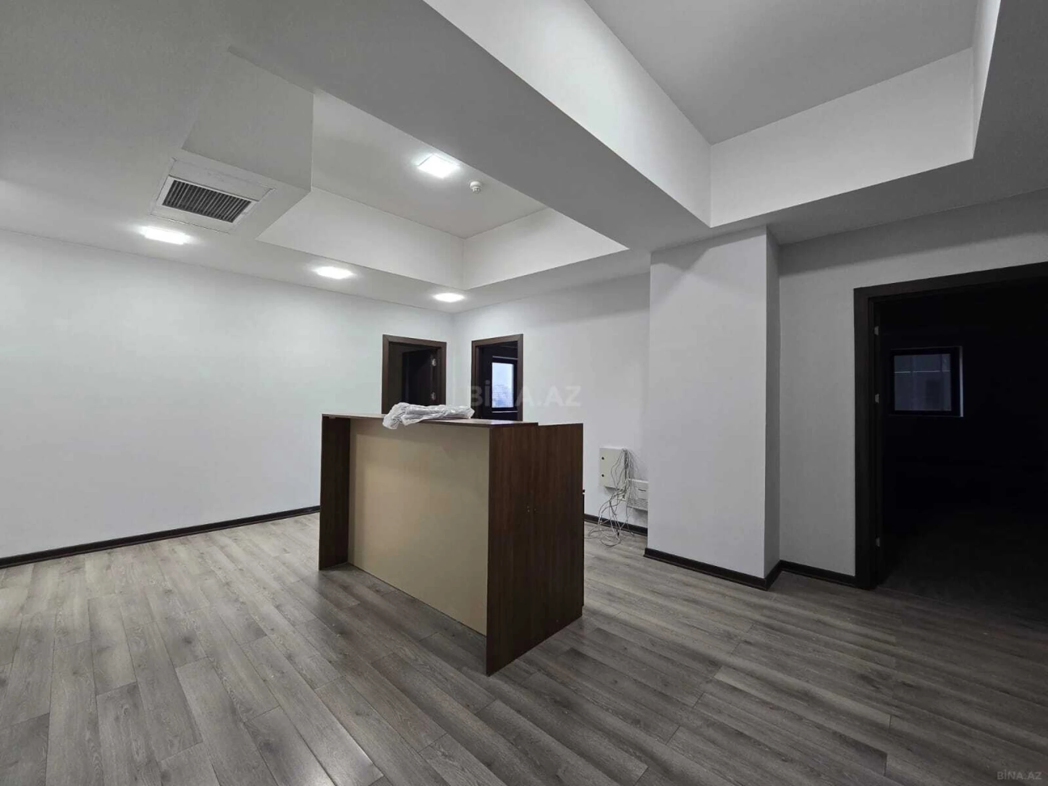 Kirayə verilir 4 otaqlı ofis 233 m²