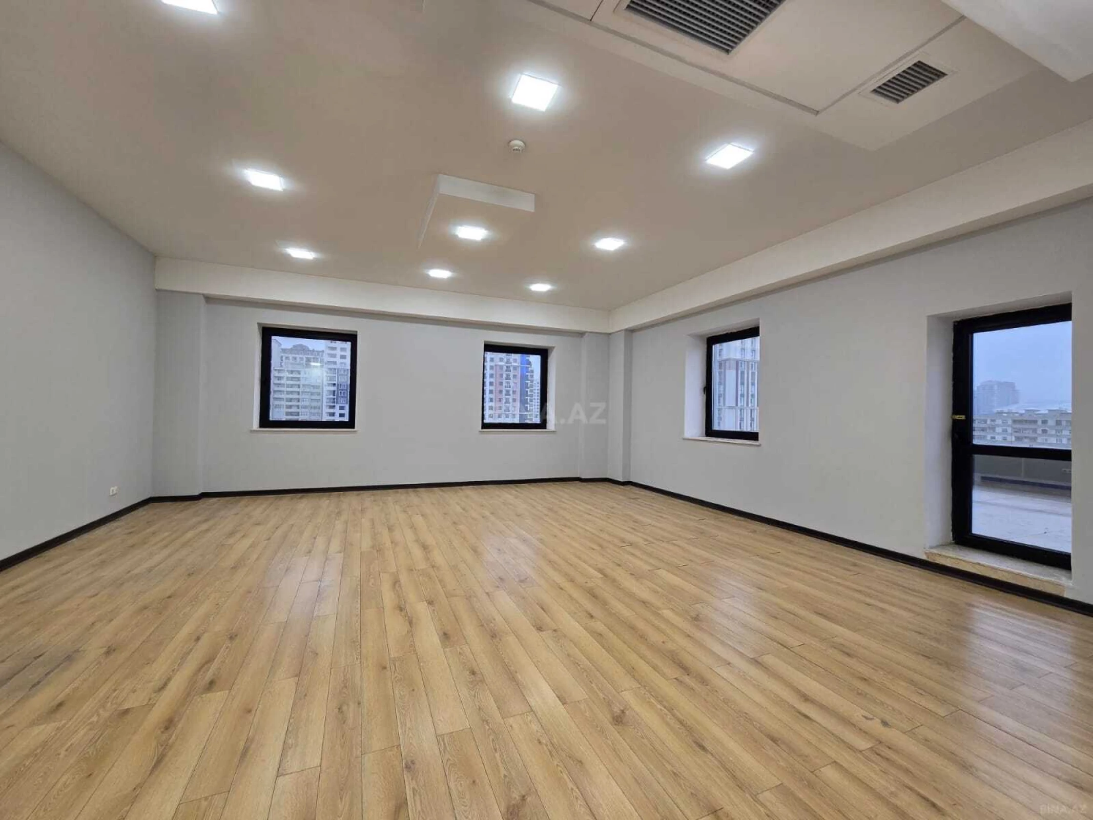 Kirayə verilir 4 otaqlı ofis 233 m²