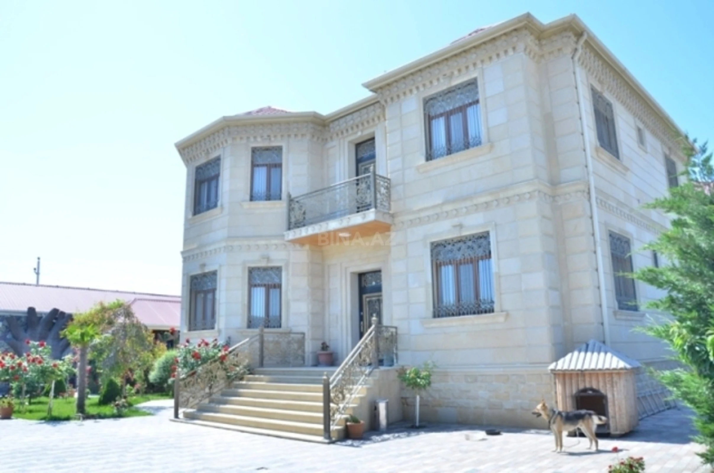 Satılır 6 otaqlı həyət evi 450 m²
