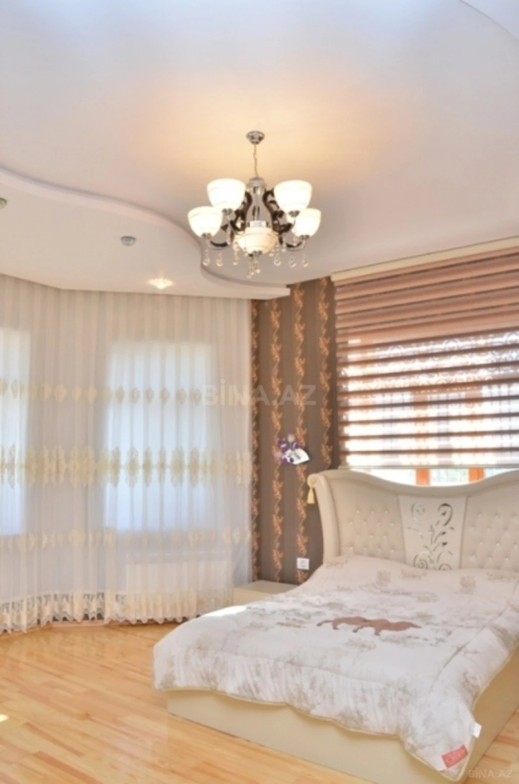 Satılır 6 otaqlı həyət evi 450 m²