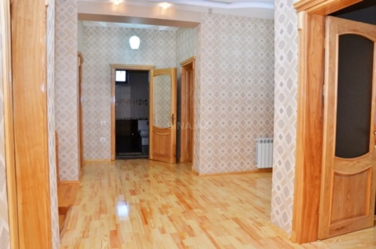 Satılır 6 otaqlı həyət evi 450 m²