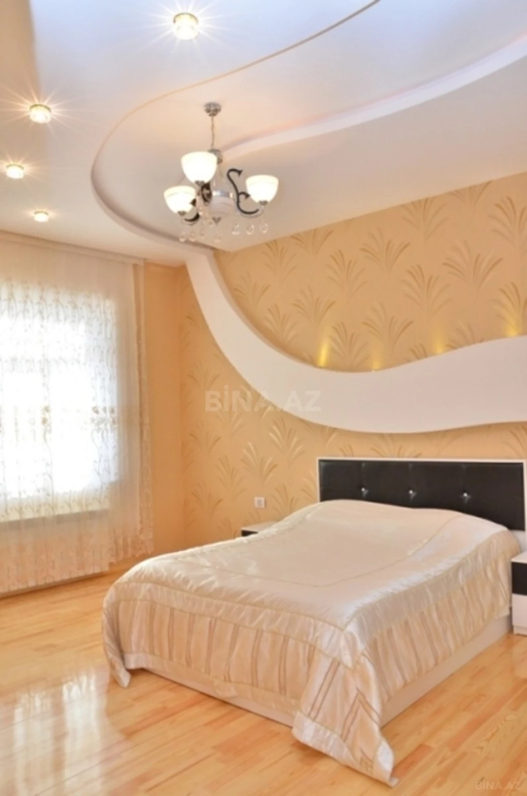 Satılır 6 otaqlı həyət evi 450 m²