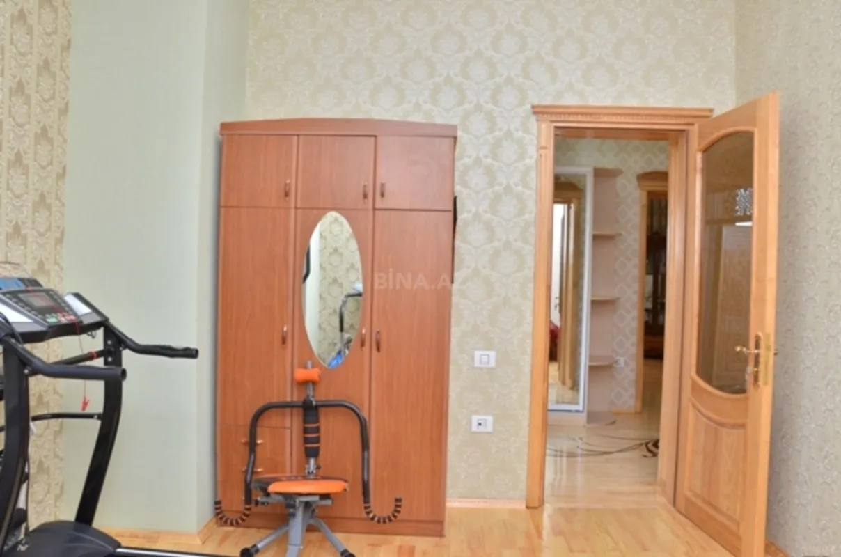 Satılır 6 otaqlı həyət evi 450 m²