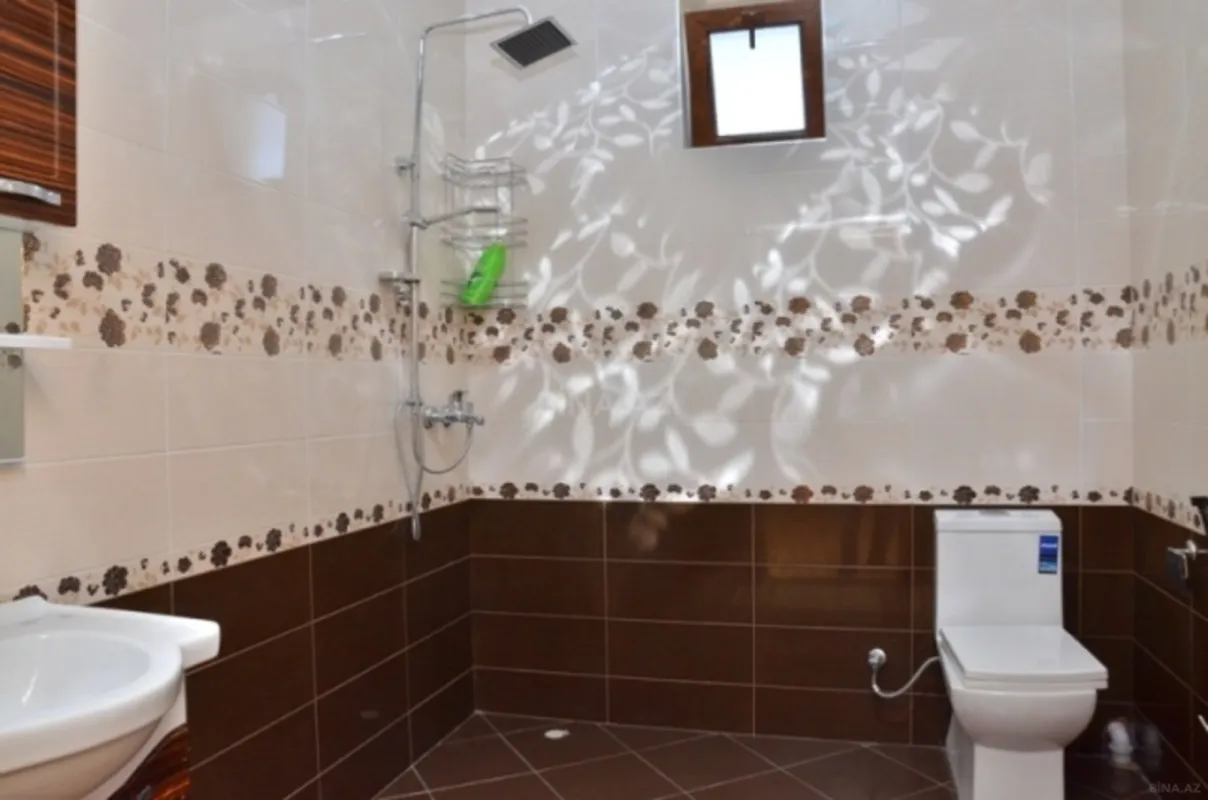 Satılır 6 otaqlı həyət evi 450 m²