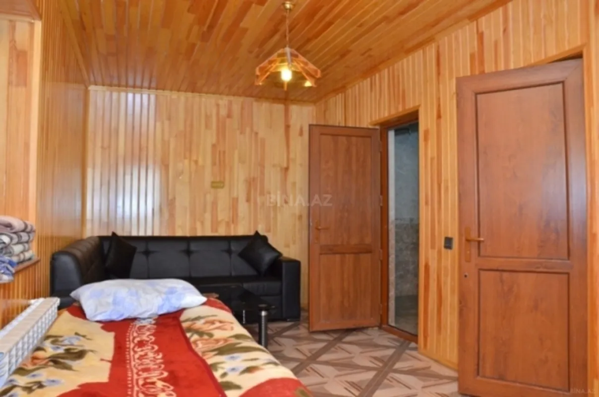 Satılır 6 otaqlı həyət evi 450 m²